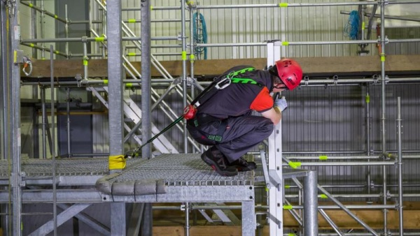 Lightweight, flexible fall protection for those on the edge 