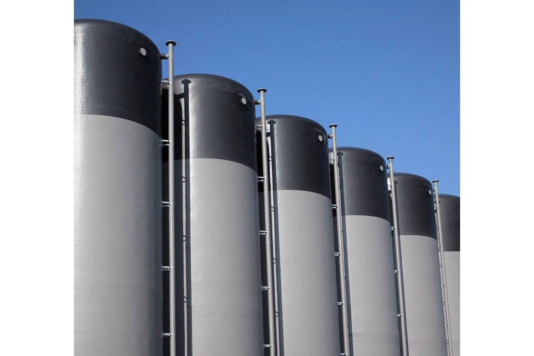 Silos and tanks for animal feed stuffs