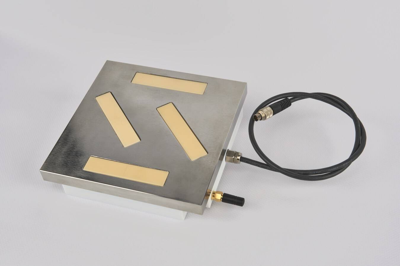 Feuchte-Sensor FL-Quantum mit 4 Sensoren auf einer Prallplatte 
