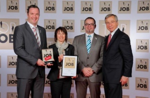 It"s official: UWT is one of Bavaria`s top employer Top Job benchmarking survey result: staff enjoy working at UWT / Wolfgang Clement presents the award