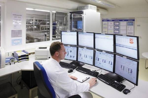 AZO CONTROLS at the ACHEMA  shows solutions around the production control system Kastor
